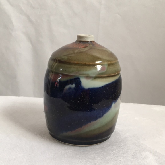 Signed 1990 studio pottery bud vase swirl design. Vintage - Picture 1 of 7